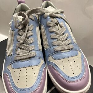 ShuShop Cream & Baby Blue Casual Low-Top Sneakers Size 8 Faux Leather